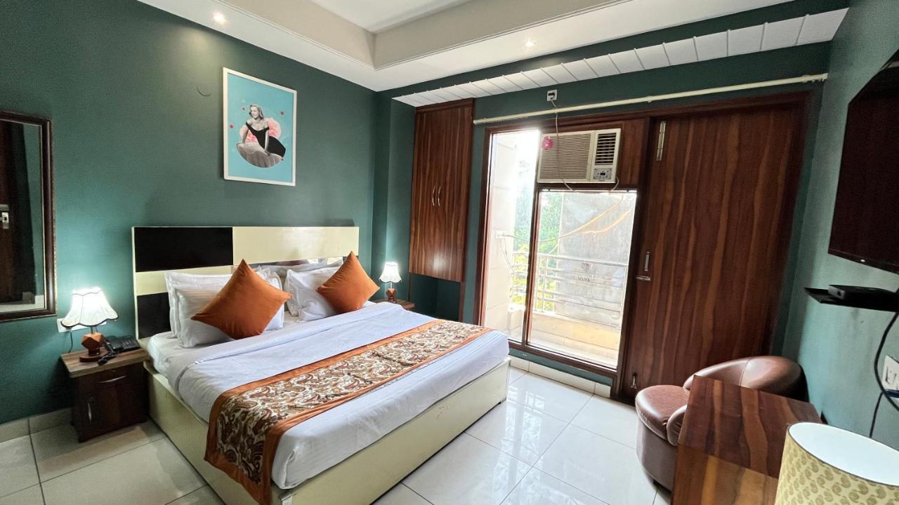 Qotel Hotel Church House Rohini Sector 15 Delhi  Exterior photo