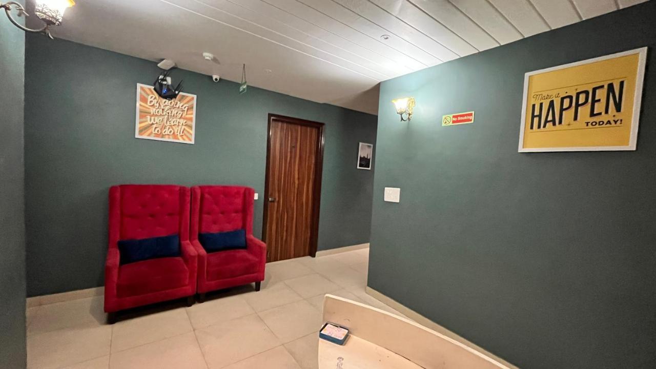 Qotel Hotel Church House Rohini Sector 15 Delhi  Exterior photo