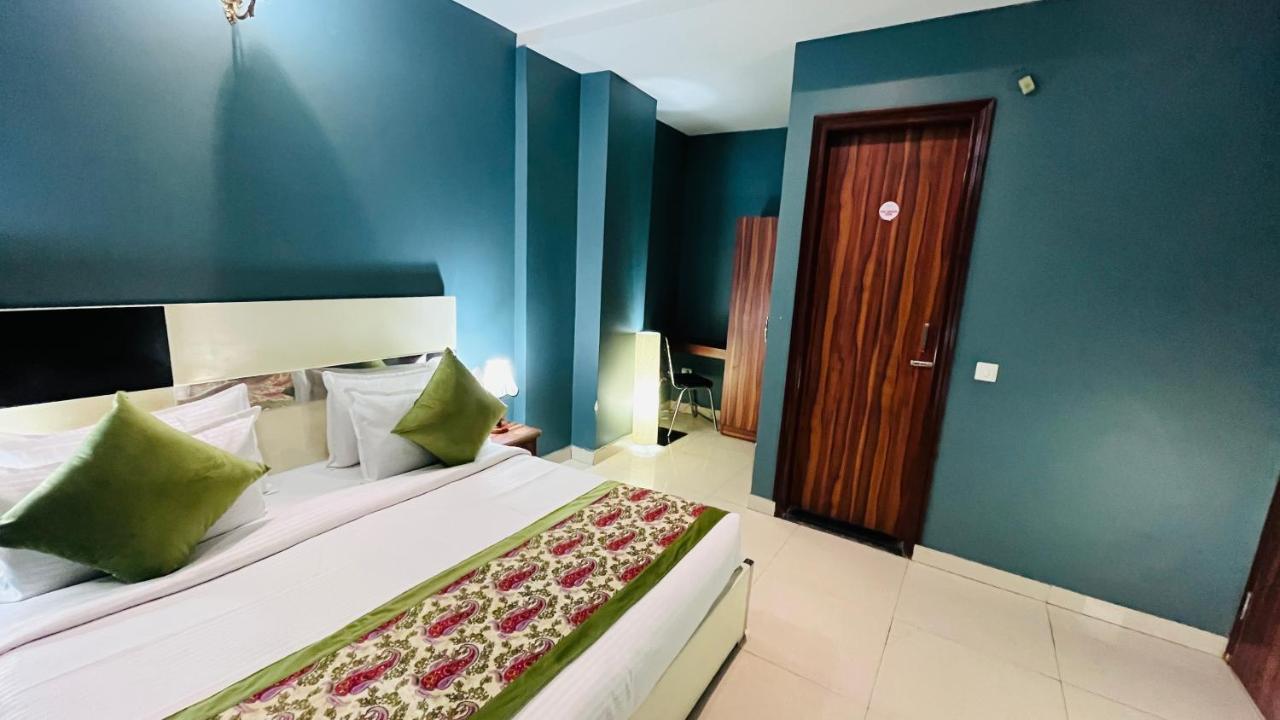 Qotel Hotel Church House Rohini Sector 15 Delhi  Exterior photo