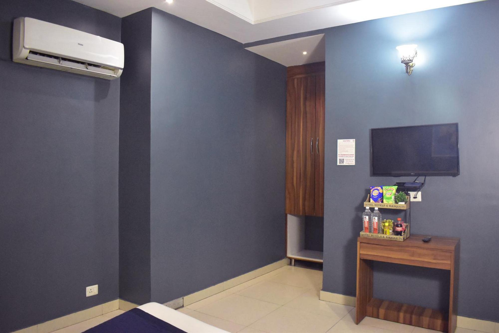Qotel Hotel Church House Rohini Sector 15 Delhi  Exterior photo